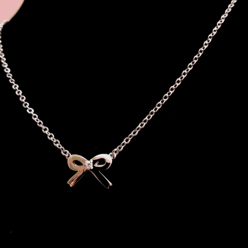 Bow necklace